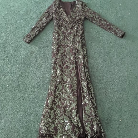 Black dress with green sequins - Picture 3 of 6